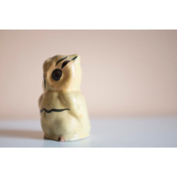 Small stoneware owl figurine hand painted in yellow - Picture 3 of 6